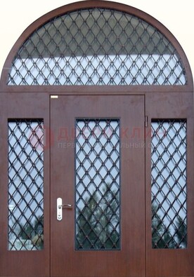 Крепкая стальная арочная дверь со стеклом и ковкой ДА-21 в Казани