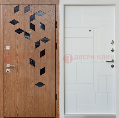 Коричневая металлическая дверь МДФ внутри белого цвета ДМ-256 в Казани