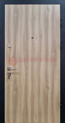 Светлая металлическая дверь с МДФ ДМ-340 в Казани