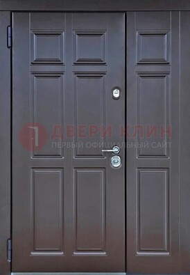 Тёмная двухстворчатая входная дверь для коттеджа с МДФ ДМ-533 в Казани