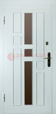 Белая стальная дверь с МДФ и декоративными вставками ДМ-62 в Казани