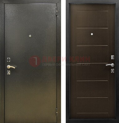 Темная металлическая дверь с порошковым напылением ДП-105 в Казани