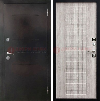 Черная железная дверь с порошковым покрытием и филенчатой МДФ ДП-221 в Казани