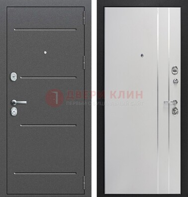 Серая железная дверь с порошковым напылением и МДФ с молдингами ДП-264 в Казани