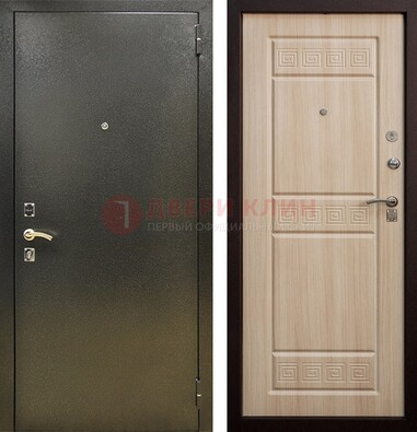 Железная темно-серая дверь с порошковым напылением и МДФ с резьбой ДП-276 в Казани