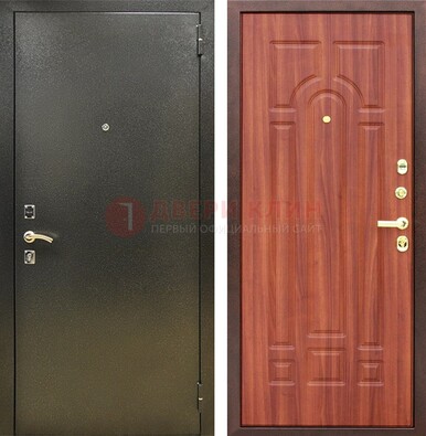 Входная темно-серая дверь с порошковой отделкой и МДФ Миланский орех ДП-281 в Казани