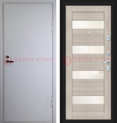 Белая железная дверь с порошковым напылением и стеклом ДП-308 в Казани