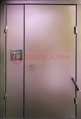 Коричневая стальная дверь в подъезд ДПД-1 в Казани