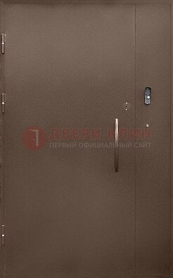 Коричневая металлическая подъездная дверь ДПД-2 в Казани