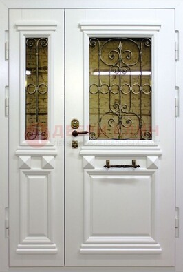 Белая парадная металлическая дверь со стеклом и ковкой ДПР-83 в Казани