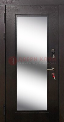 Коричневая железная дверь со стеклом для дома ДС-23 в Казани