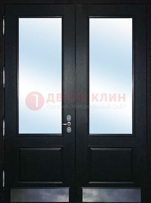Черная двухстворчатая металлическая дверь со стеклом ДС-25 в Казани