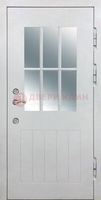 Белая уличная дверь со стеклом ДС-30 в Казани