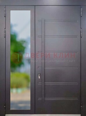 Чёрная двухстворчатая металлическая дверь со стеклом ДС-60 в Казани