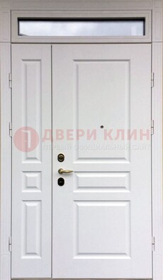 Белая двухстворчатая металлическая дверь со стеклом ДС-63 в Казани