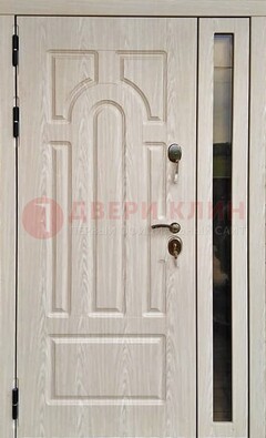 Белая металлическая дверь со стеклом ДС-68 в Казани
