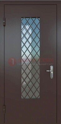 Темная металлическая дверь с решеткой и стеклом ДС-7 в Казани