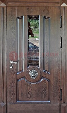 Коричневая уличная дверь со стеклом и ковкой ДСК-107 в Казани