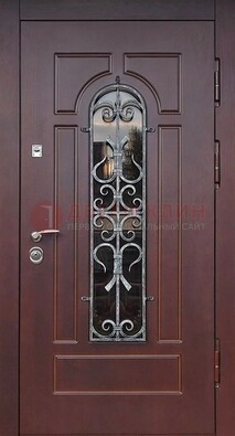 Темная входная дверь со стеклом и ковкой ДСК-117 в Талдоме