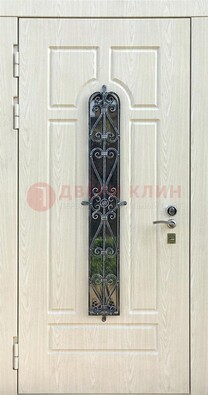 Светлая стальная дверь со стеклом и ковкой ДСК-118 в Казани