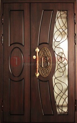 Полуторная стальная дверь со стеклом и золотой ковкой ДСК-14 в Казани