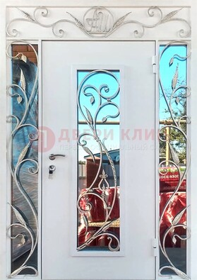 Белая входная дверь порошок со стеклом и ковкой ДСК-165 в Казани