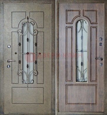Внешняя стальная дверь со стеклом и ковкой зеленой ДСК-22 в Казани