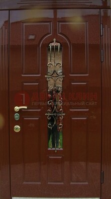 Красивая металлическая дверь со стеклом и ковкой ДСК-33 в Казани