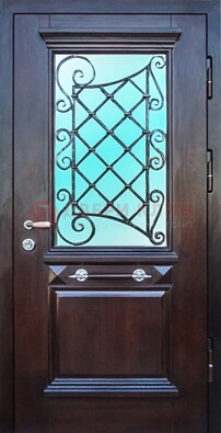 Коттеджная металлическая дверь со стеклом и ковкой ДСК-57 в Казани