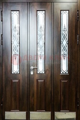 Входная дверь со стеклом и ковкой ДСК-72 в кирпичный дом в Казани