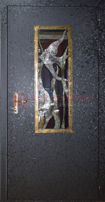Металлическая дверь со стеклом и ковкой ДСК-82 для крыльца в Казани