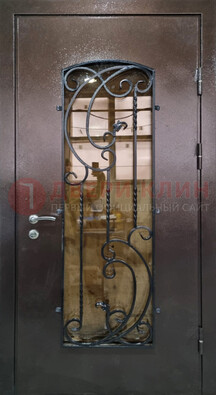Металлическая дверь со стеклом и ковкой ДСК-95 для магазина в Солнечногорске