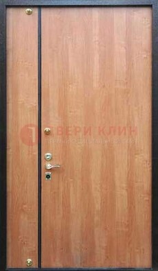 Светлая тамбурная дверь ДТМ-29 в Казани