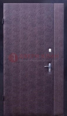 Бордовая металлическая тамбурная дверь ДТМ-3 в Казани