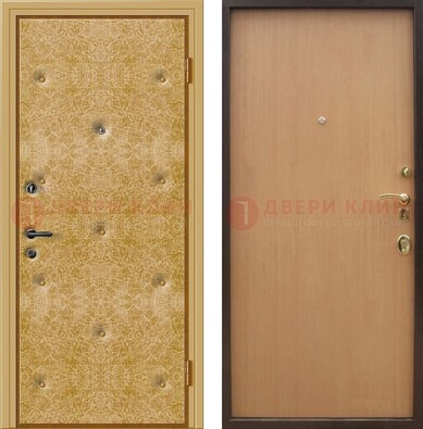 Светлая металлическая дверь с винилискожей ДВ-34 в Казани