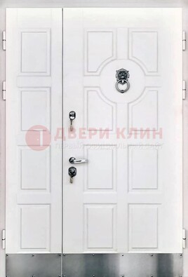 Белая входная дверь с виноритом ДВТ-246 в Казани
